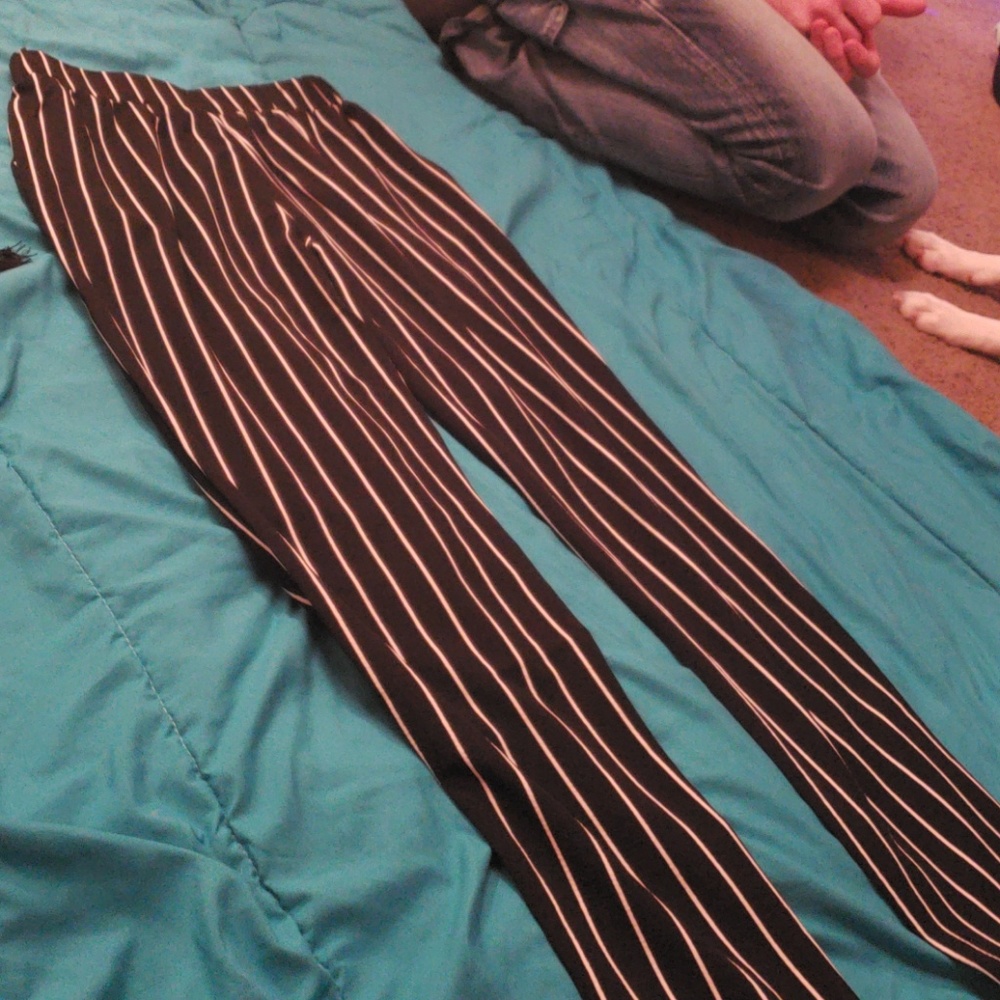 Black and white stretchy pants